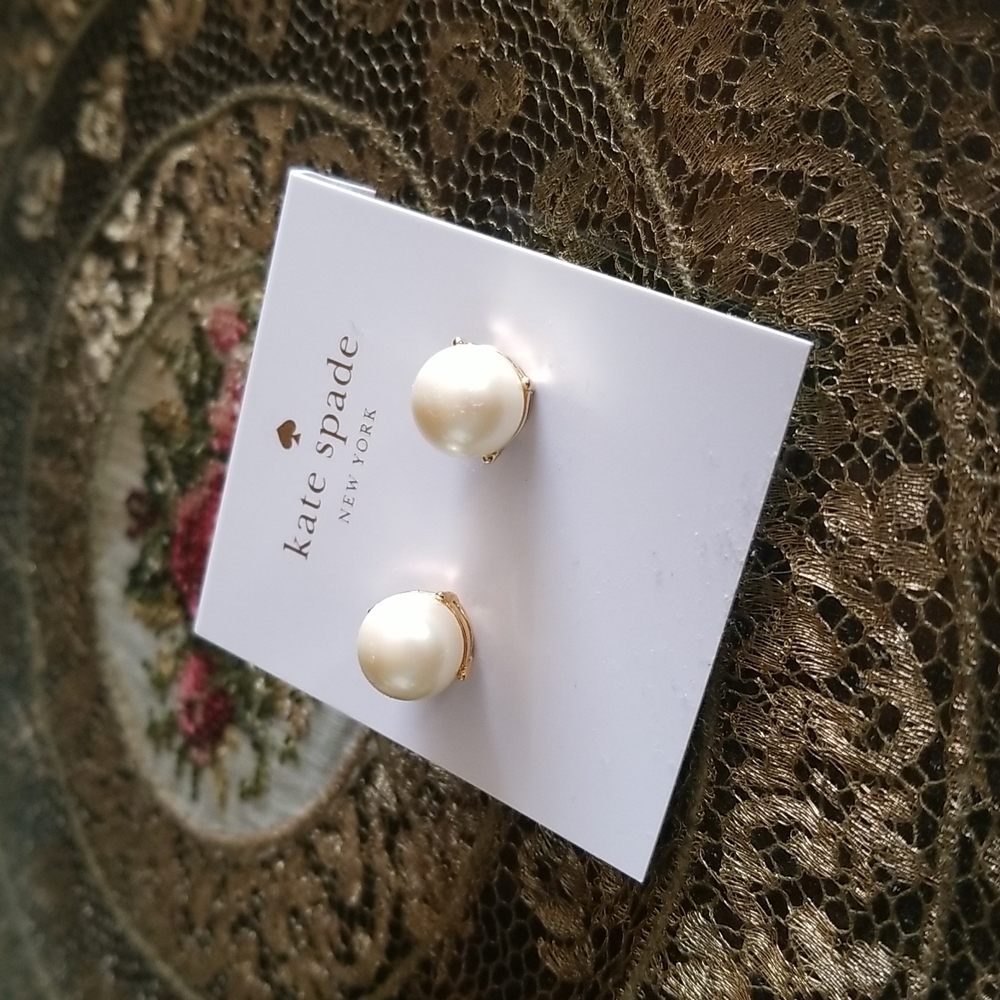 Kate Spade Pearl Gumdrop studs